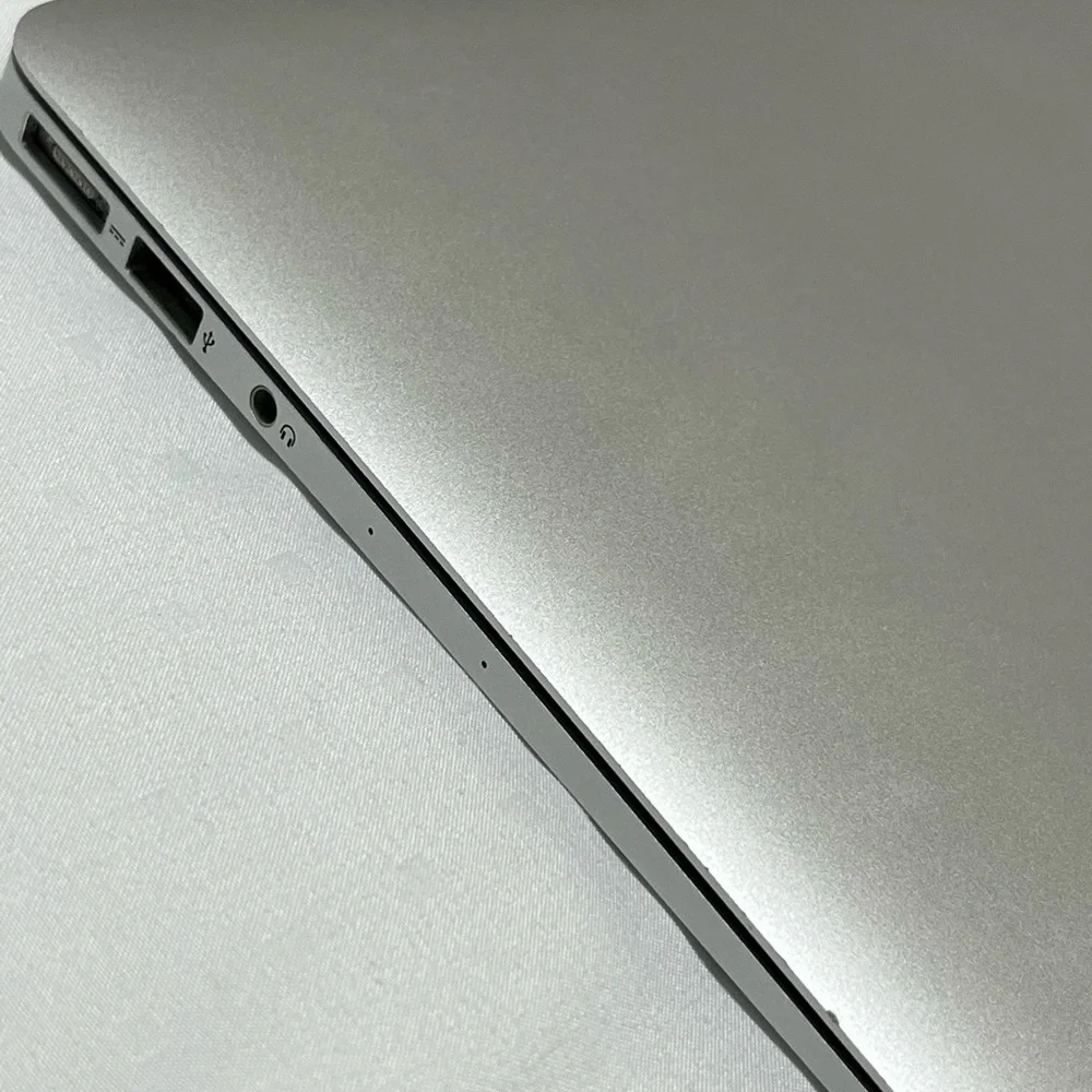 Apple MacBook Air (13-inch, Early 2015) - Silver